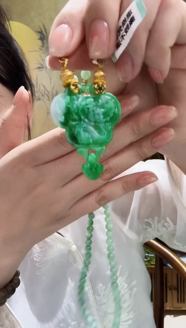颈饰未镶嵌翡翠吊坠