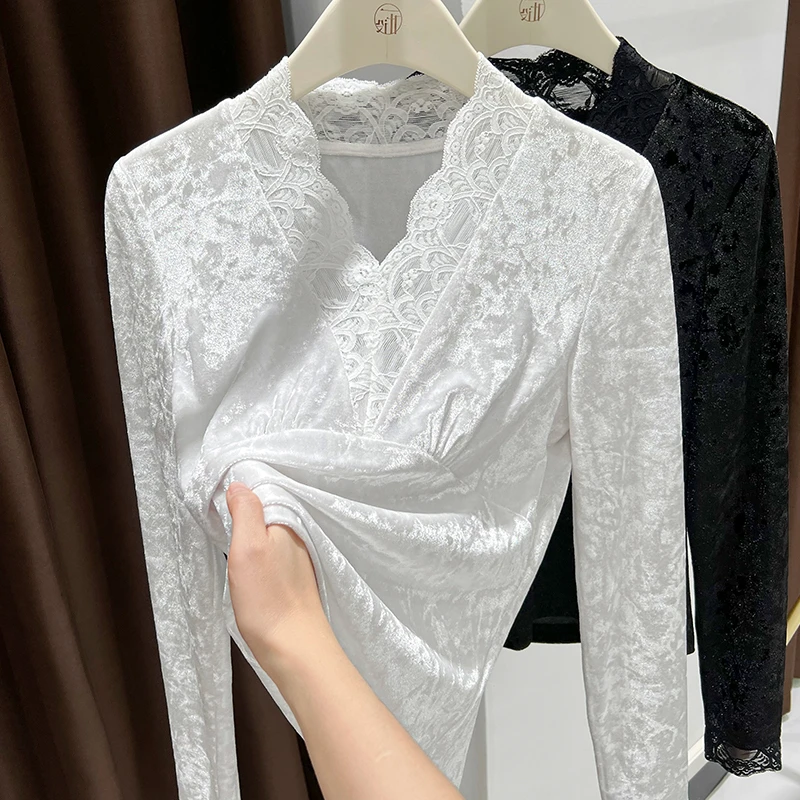 设计感蕾丝边V领长袖打底衫女秋冬季新款白色纯欲钻石毛丝绒上衣