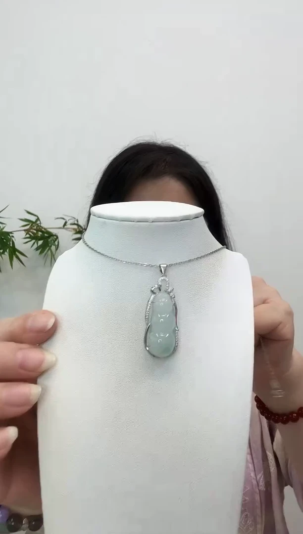 翡翠银S925镶嵌吊坠(赠链)小福豆