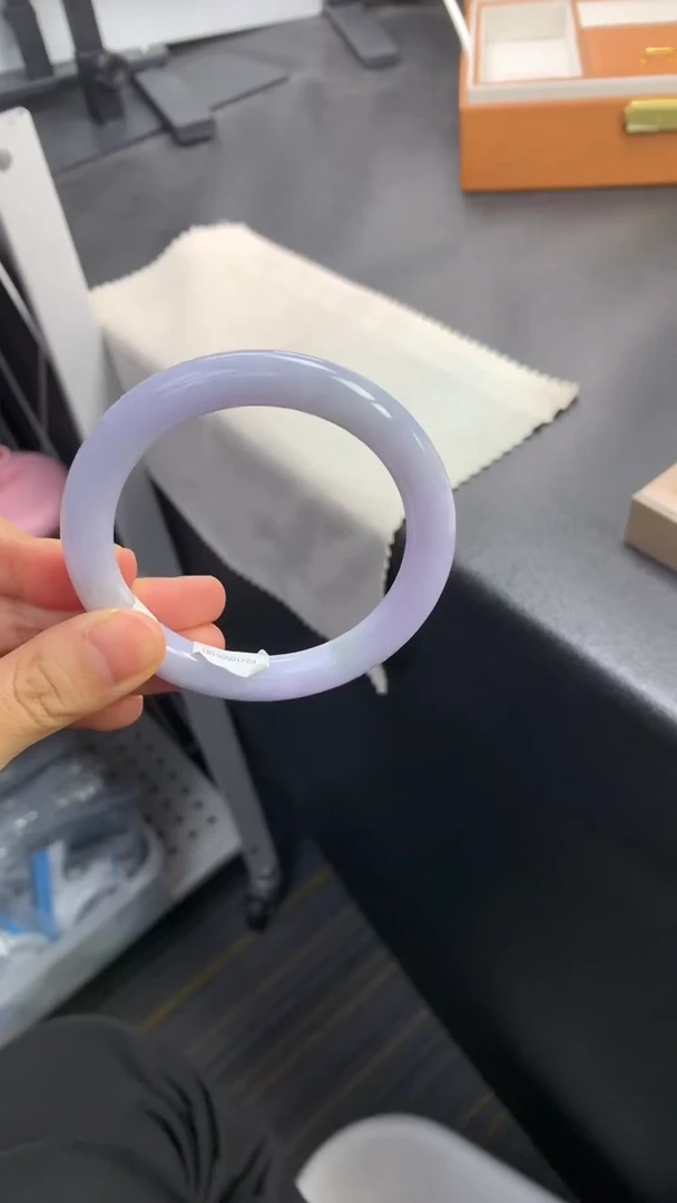 未镶嵌手镯（圆镯）翡翠退货需手镯吊牌标签完好