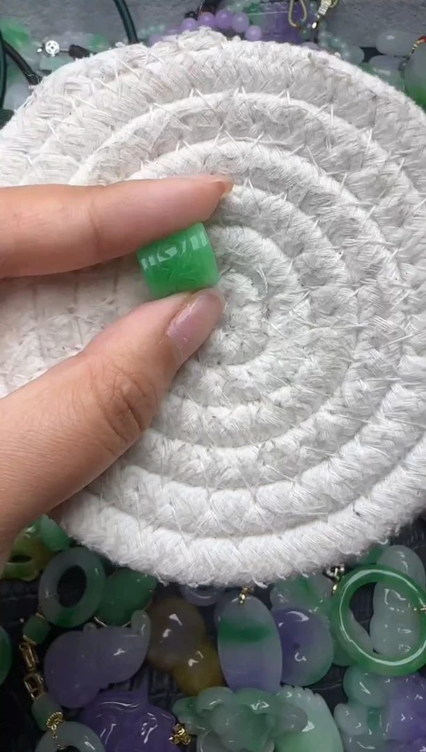 颈饰未镶嵌翡翠缅甸翡翠吊坠