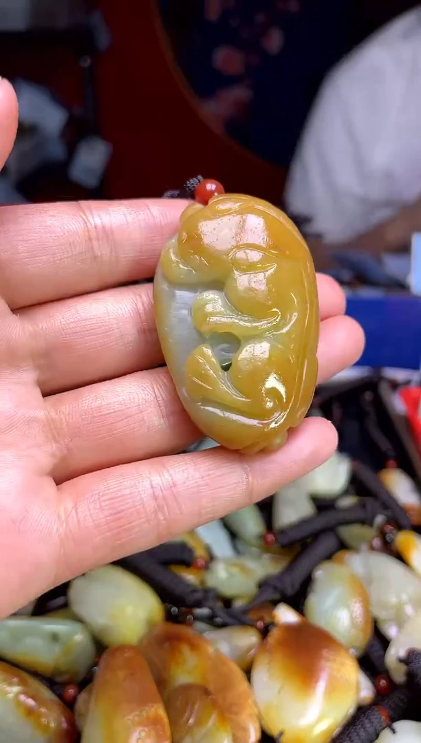 和田玉未镶嵌颈饰1