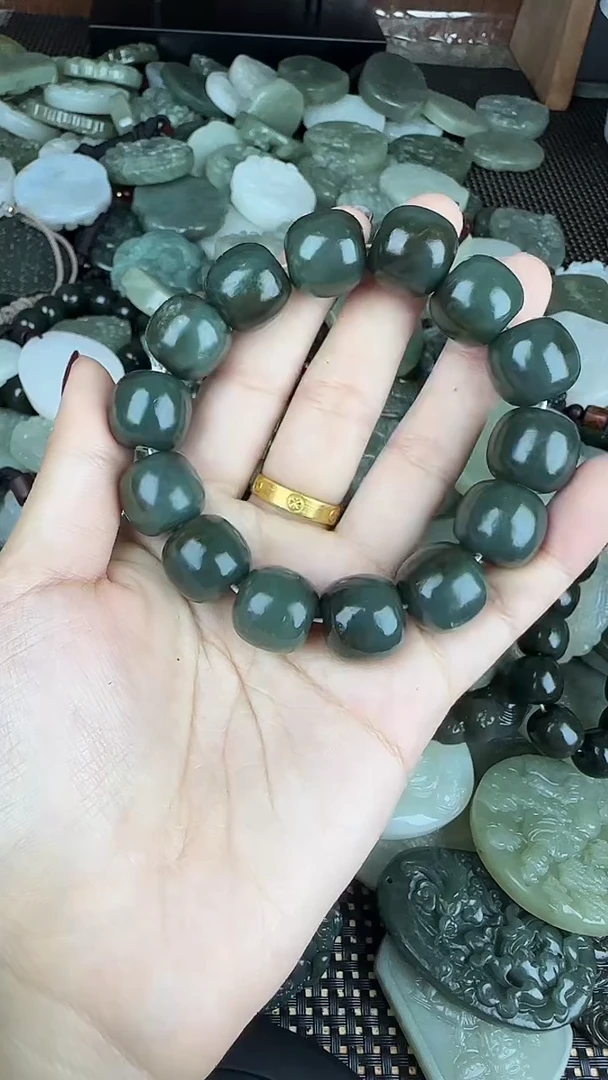 颈饰未镶嵌和田玉1