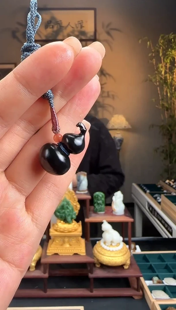 未镶嵌和田玉挂件墨玉葫芦p2