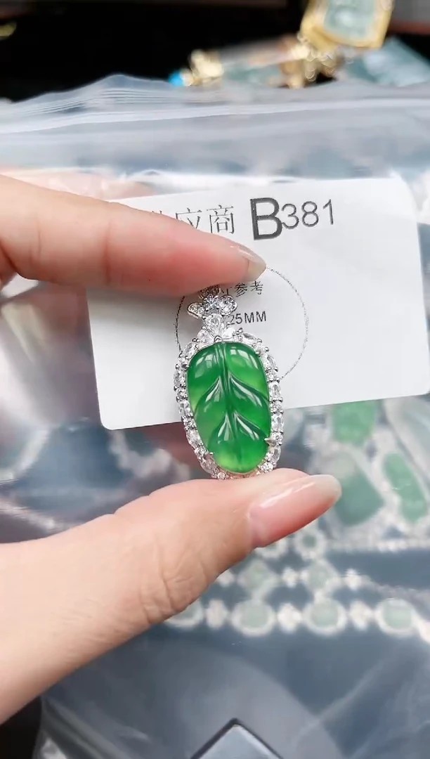 【闪购商品】翡翠颈饰未镶嵌381赠皮绳