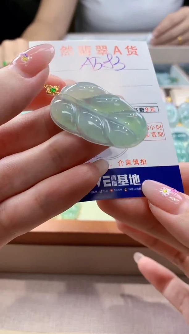 颈饰18K金镶嵌翡翠天然缅甸a货翡翠