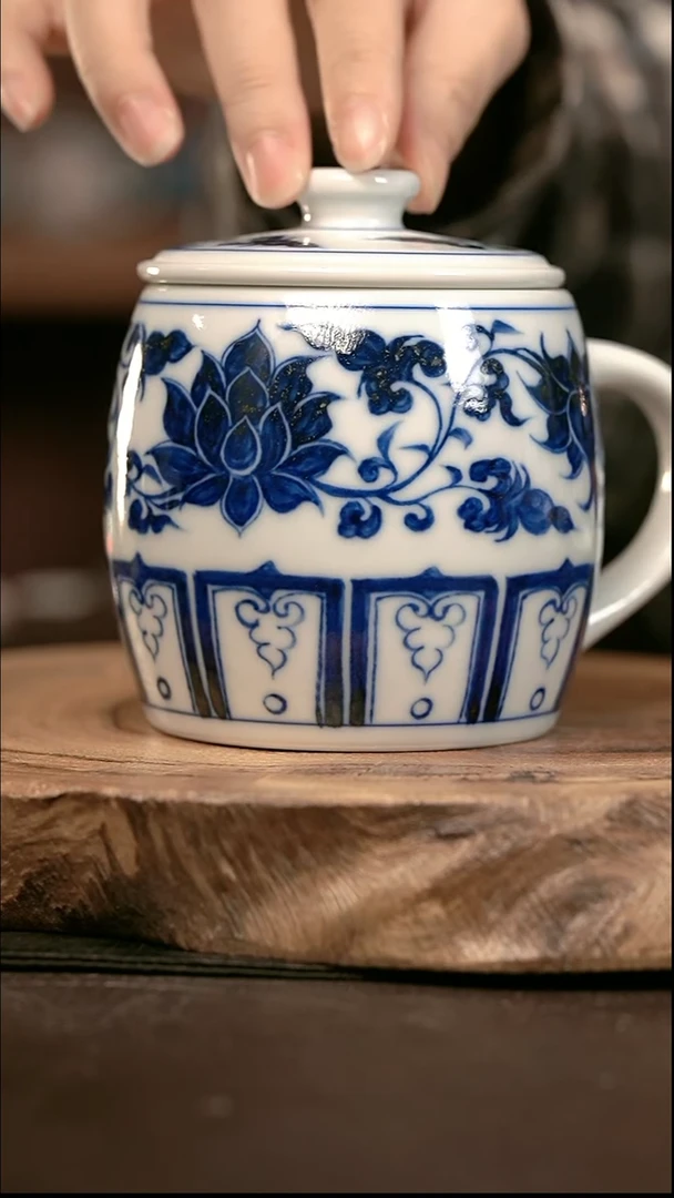 手绘 高温现代瓷  柴窑  缠枝莲办公杯180C