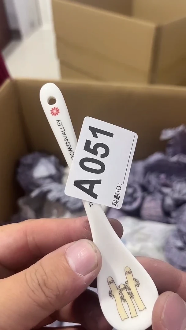 紫砂瓷器水杯一物一拍a**e瓷器水杯一物一拍
