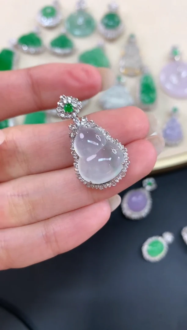 【闪购商品】翡翠吊坠(不含链)18K金镶嵌A60|13800