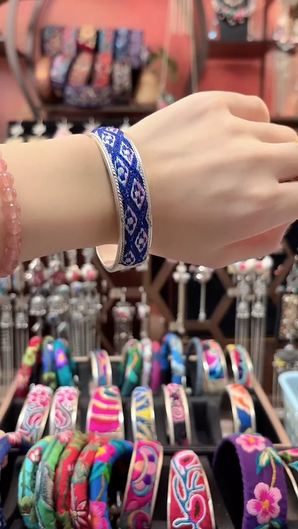 织绣 云织谣民族风精美饰品   324