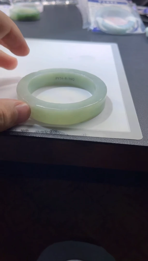 未镶嵌手镯定制翡翠南*?手镯