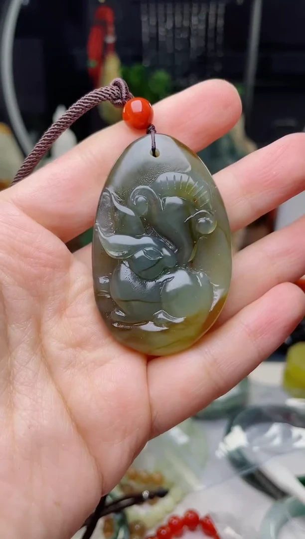 岫玉未镶嵌颈饰99兔子