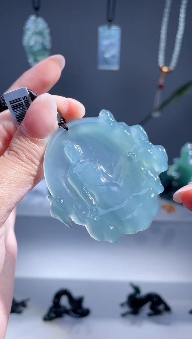 翡翠未镶嵌颈饰无相佛