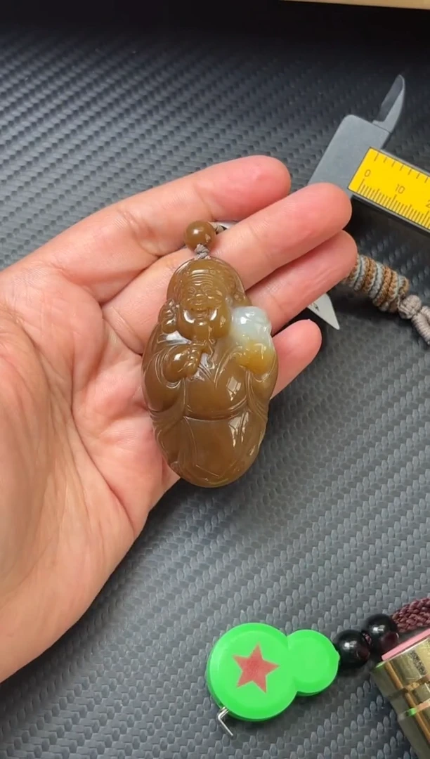 吊坠(赠链)未镶嵌和田玉若羌微色差吊坠m