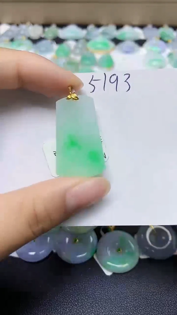 翡翠18K金镶嵌颈饰 天然缅甸翡翠A货