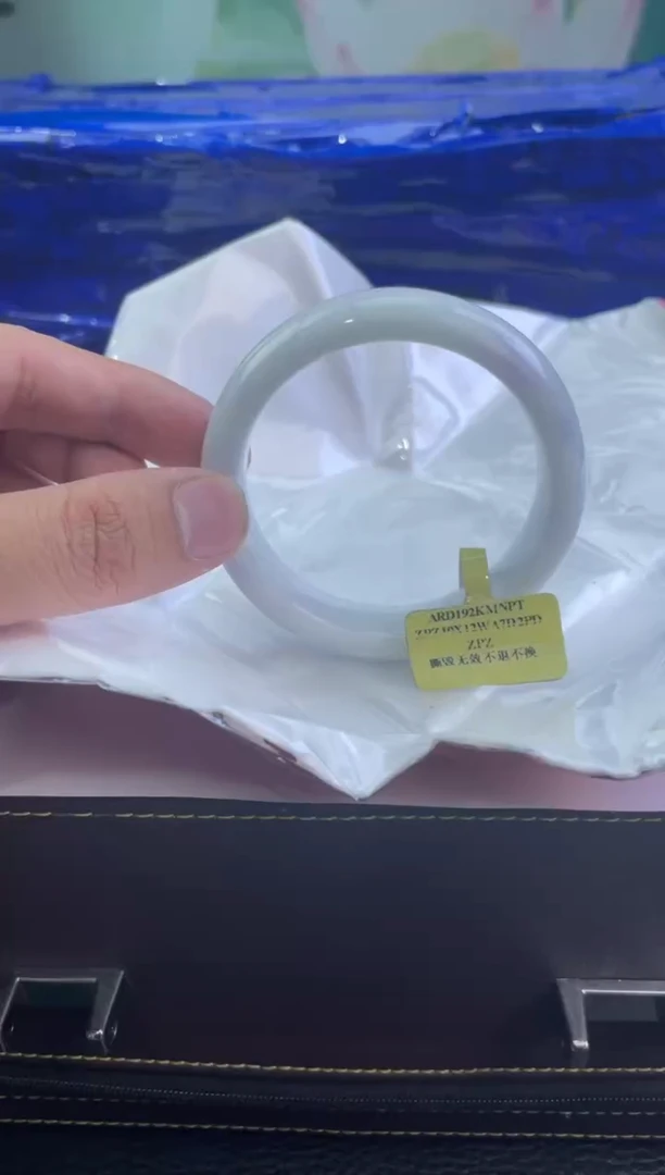 翡翠手镯未镶嵌8翡翠手镯