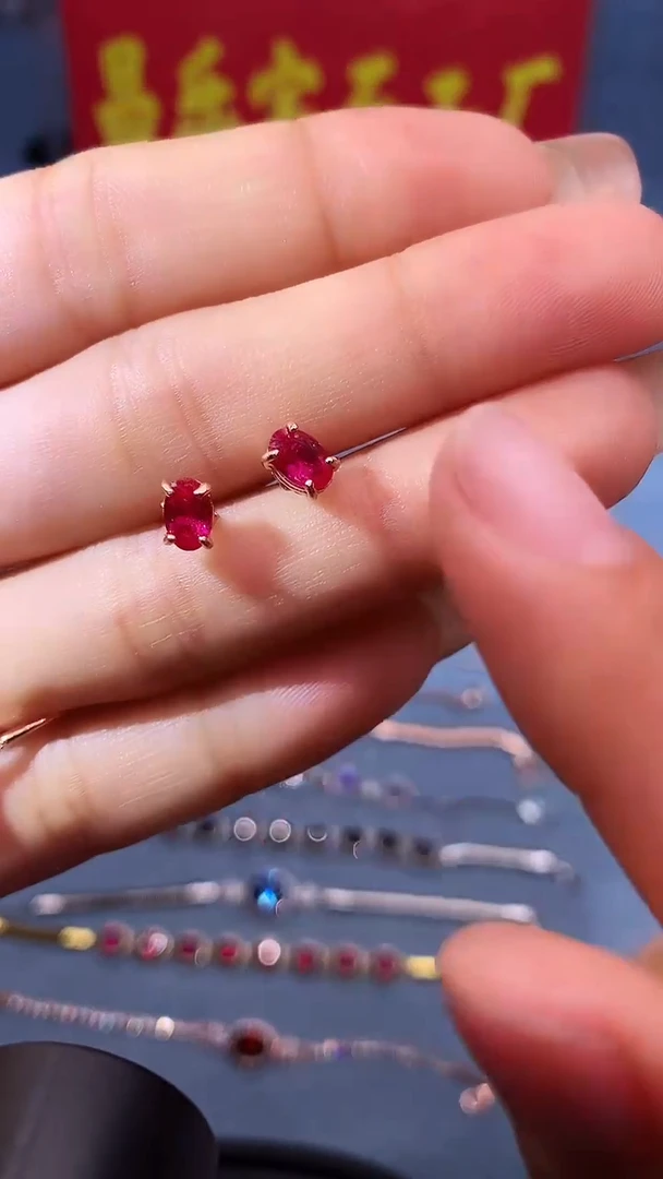 【闪购商品】红宝石耳饰银S925镶嵌1111