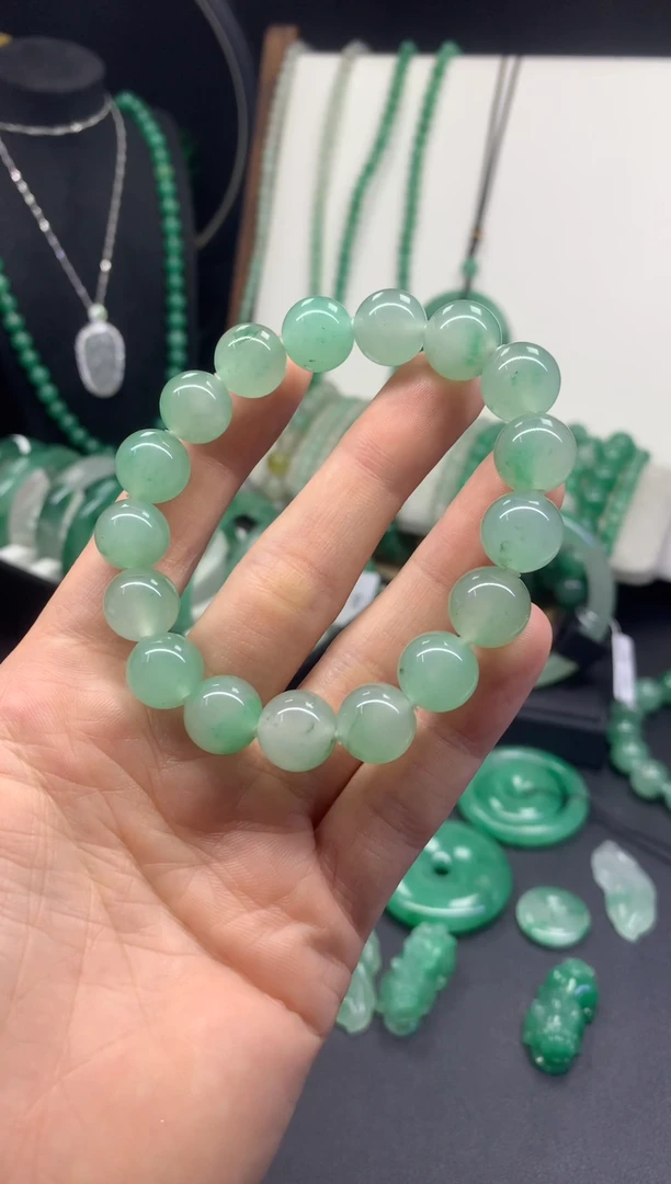 未镶嵌手串石英质玉（非洲翠）卡12珠串