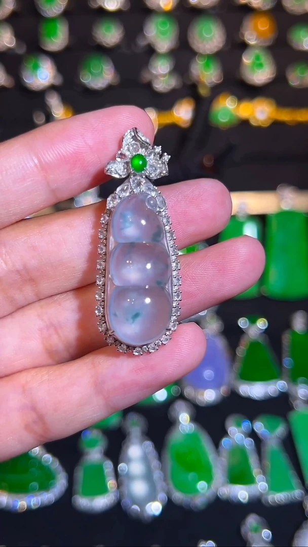 颈饰未镶嵌翡翠吊坠