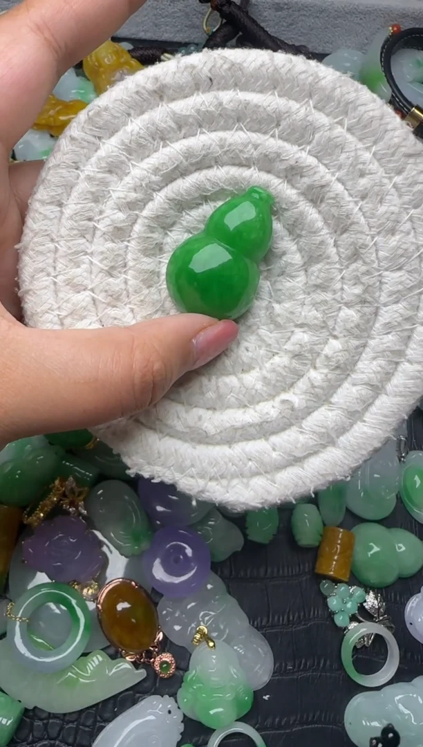 颈饰未镶嵌翡翠缅甸翡翠吊坠