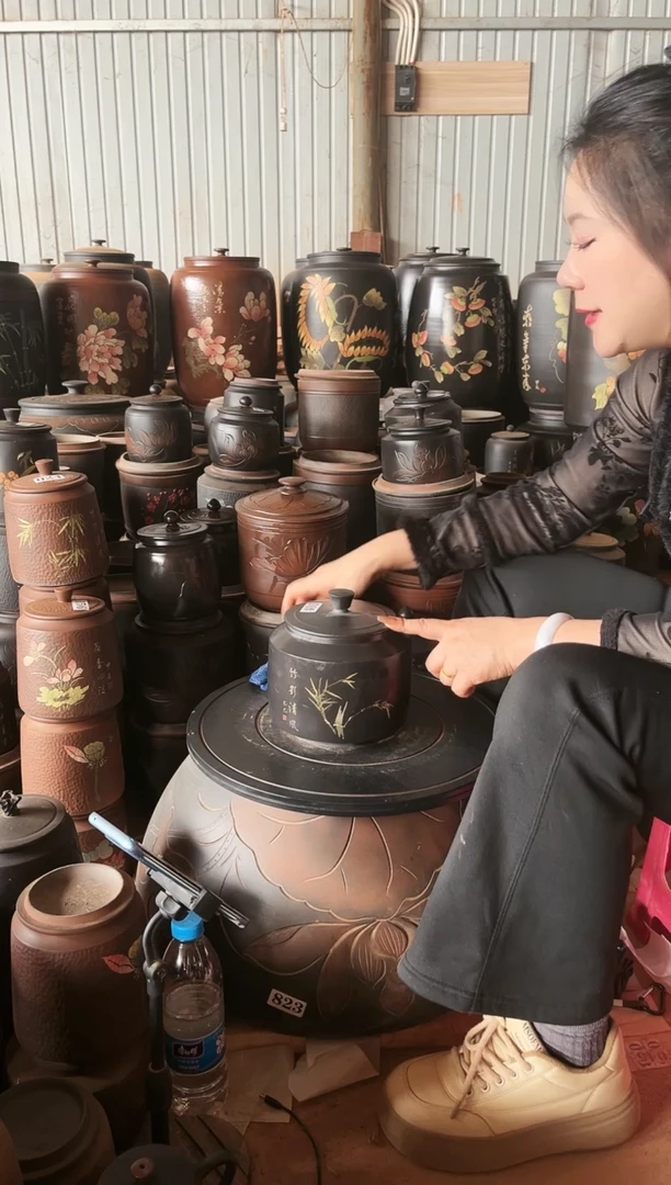 【闪购商品】壶瑕疵茶叶罐 德中彩填 401