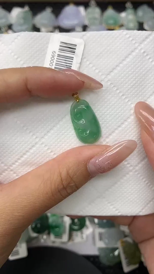 颈饰18K金镶嵌翡翠1111111111