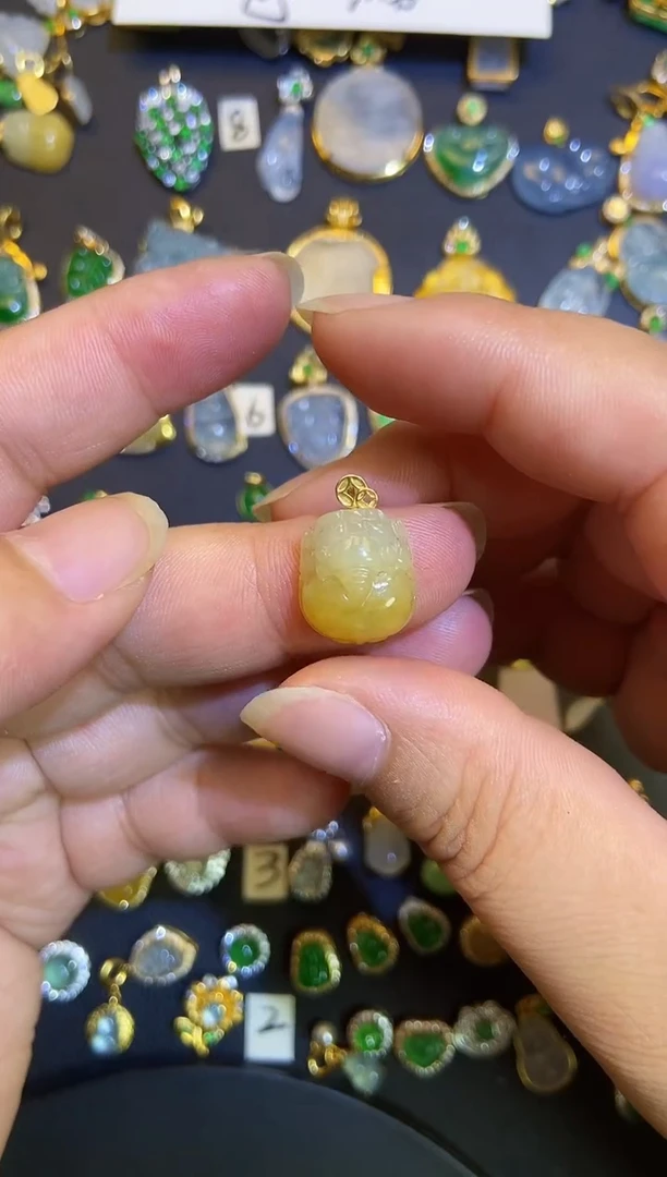 吊坠(不含链)18K金镶嵌翡翠1