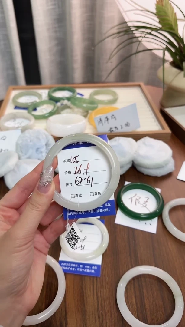 未镶嵌手镯石英质玉155