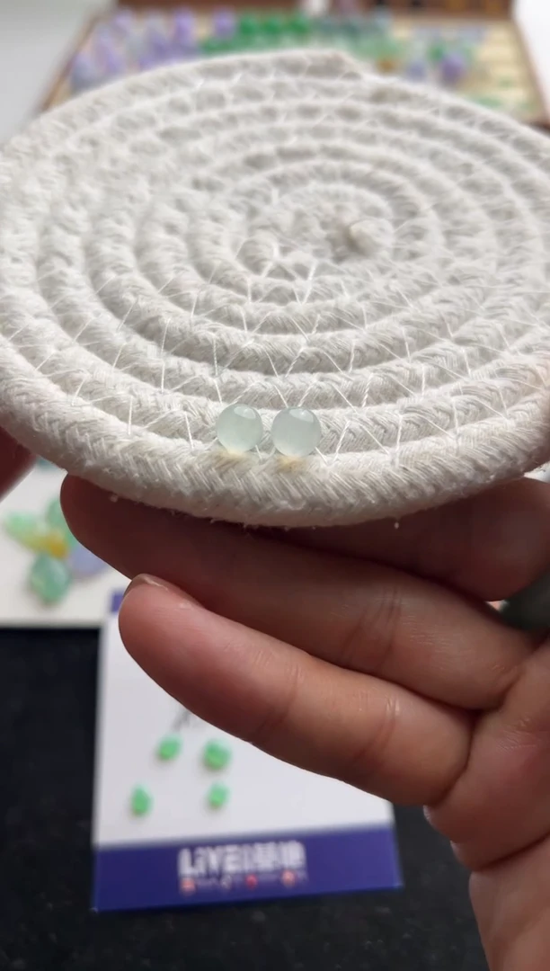 定制翡翠未镶嵌6mm大漏无鉴赏期冰圆珠一对260+26-yjf136