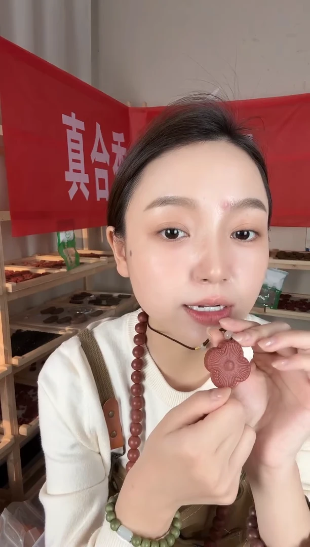 泥塑红麝息肌花花合香牌