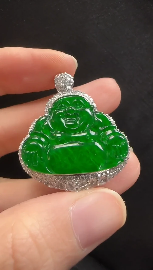 颈饰18K金镶嵌翡翠148玉佛一个