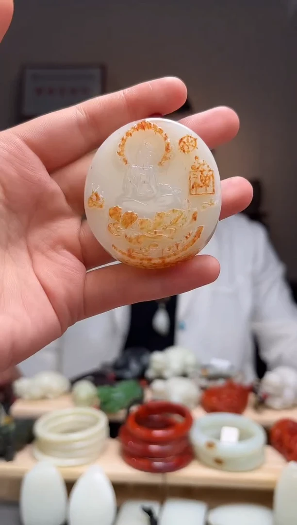 颈饰未镶嵌和田玉吊坠