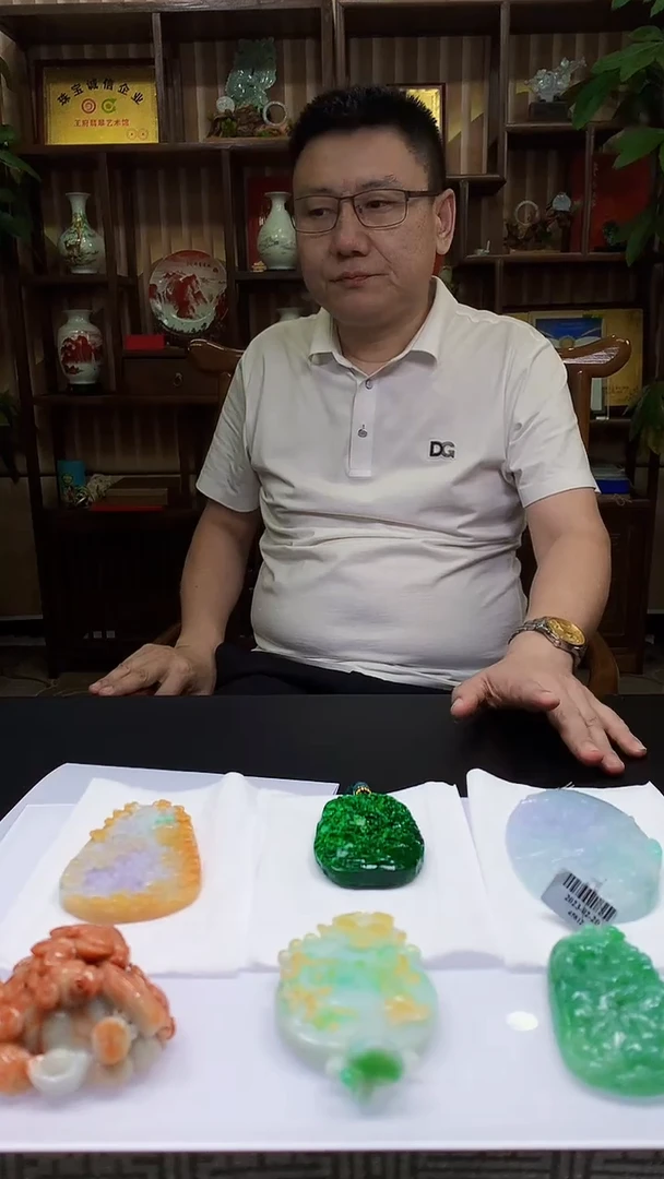 未镶嵌定制翡翠李**e8007jj-毛货挂件(赠珠链)