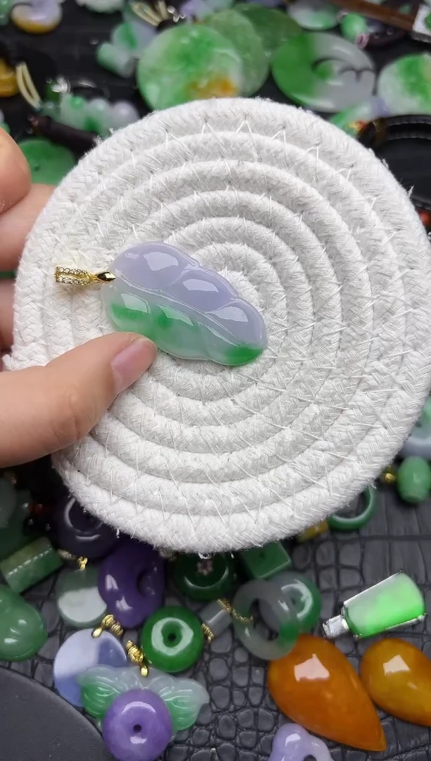 颈饰未镶嵌翡翠荷***?缅甸翡翠吊坠
