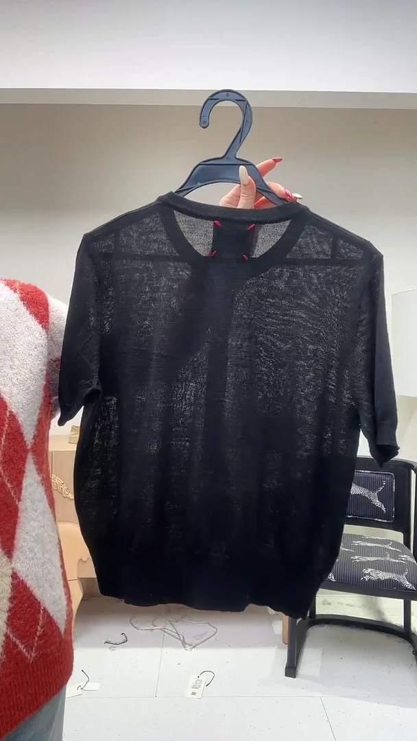 黑色圆领镂空小开衫