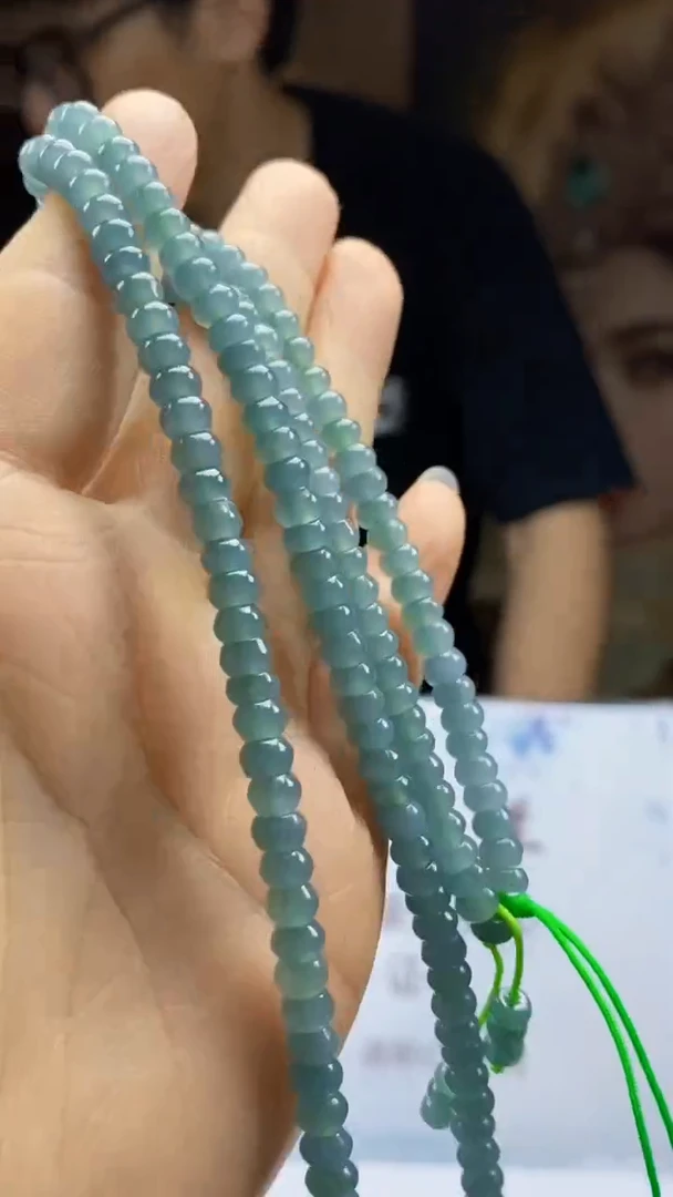 翡翠未镶嵌颈饰      *76