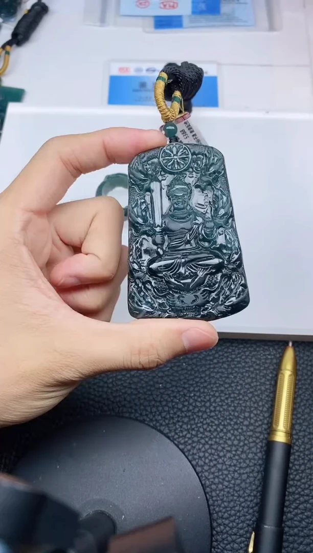 颈饰未镶嵌翡翠