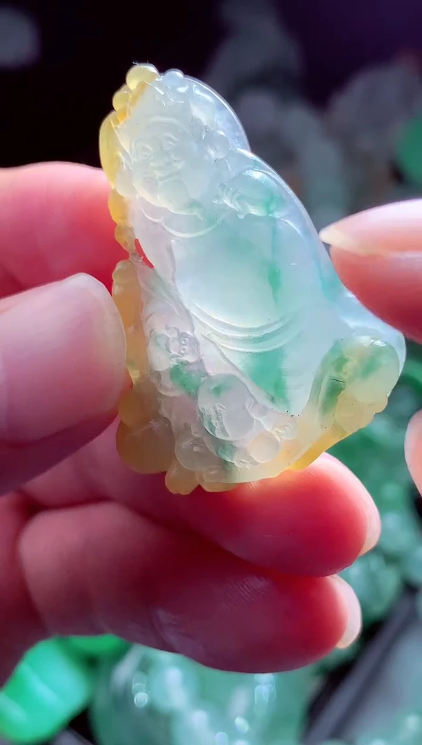 未镶嵌定制翡翠阔****?翡翠毛货定制