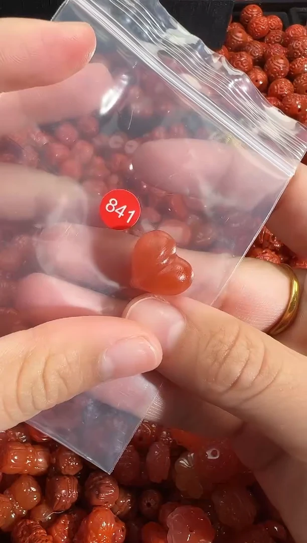 颈饰未镶嵌南红玛瑙1