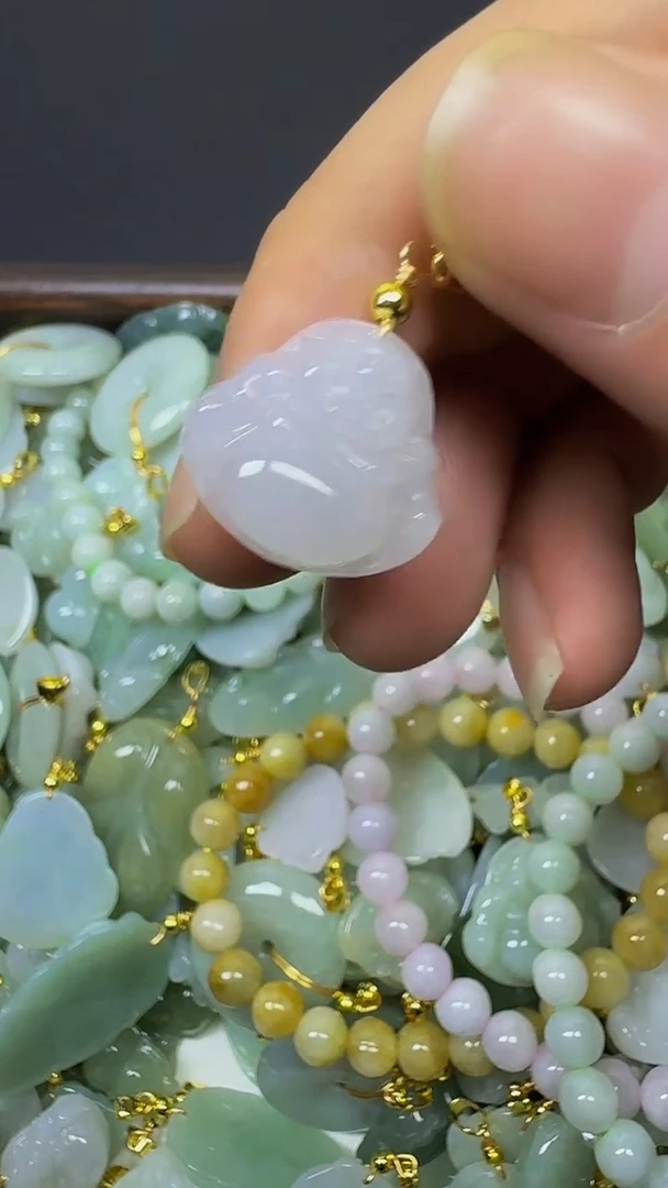 颈饰未镶嵌翡翠颈饰未嵌镶翡翠