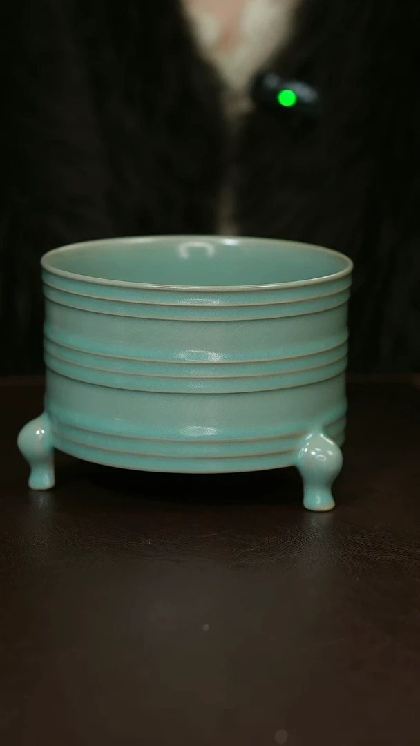 摆件瓷 汝宋汝瓷原矿釉 微瑕三足樽