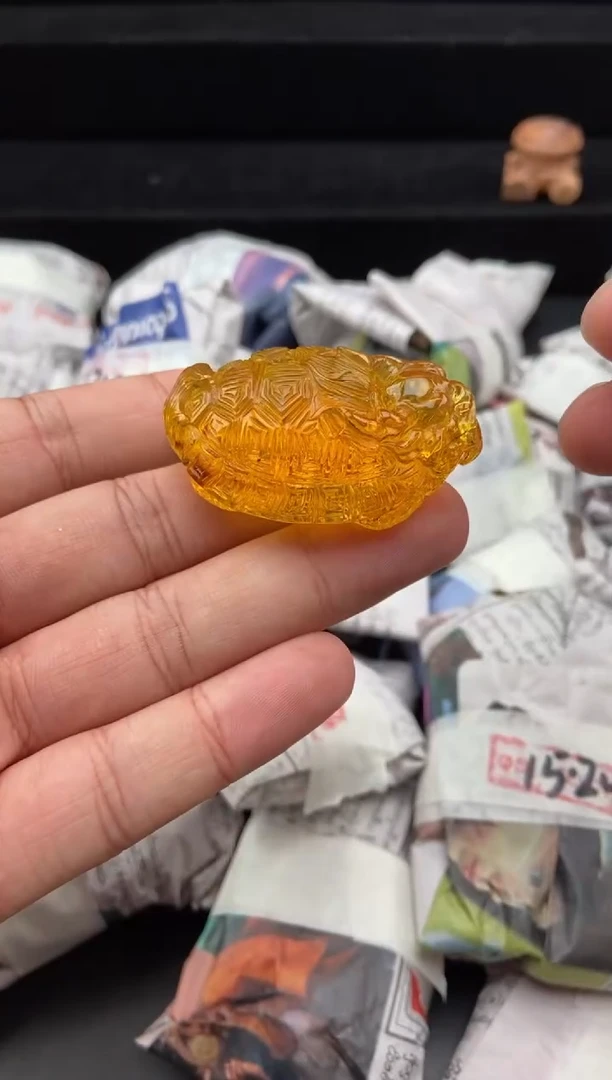 琥珀颈饰未镶嵌金蓝珀龙龟吊坠