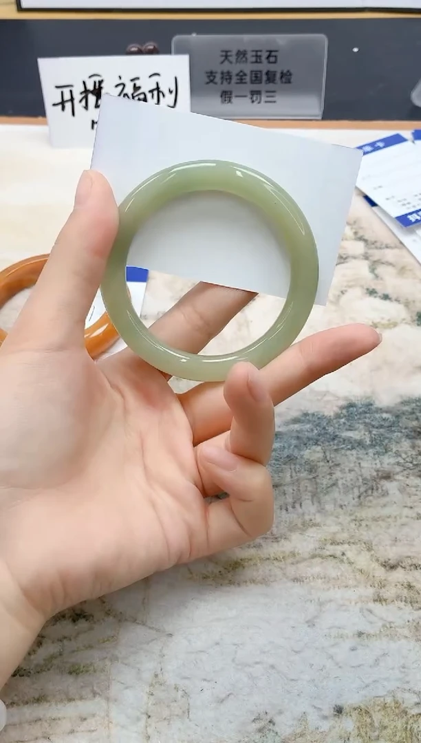 石英质玉手镯未镶嵌3/57.6DL