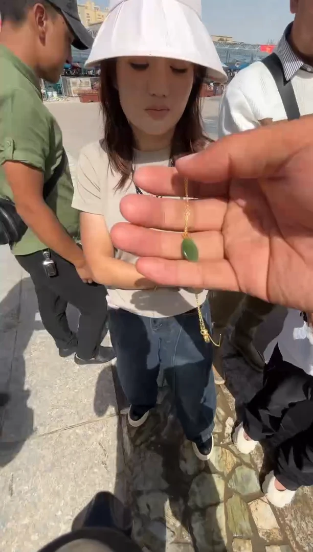 未镶嵌和田玉（糖玉）挂件和田玉