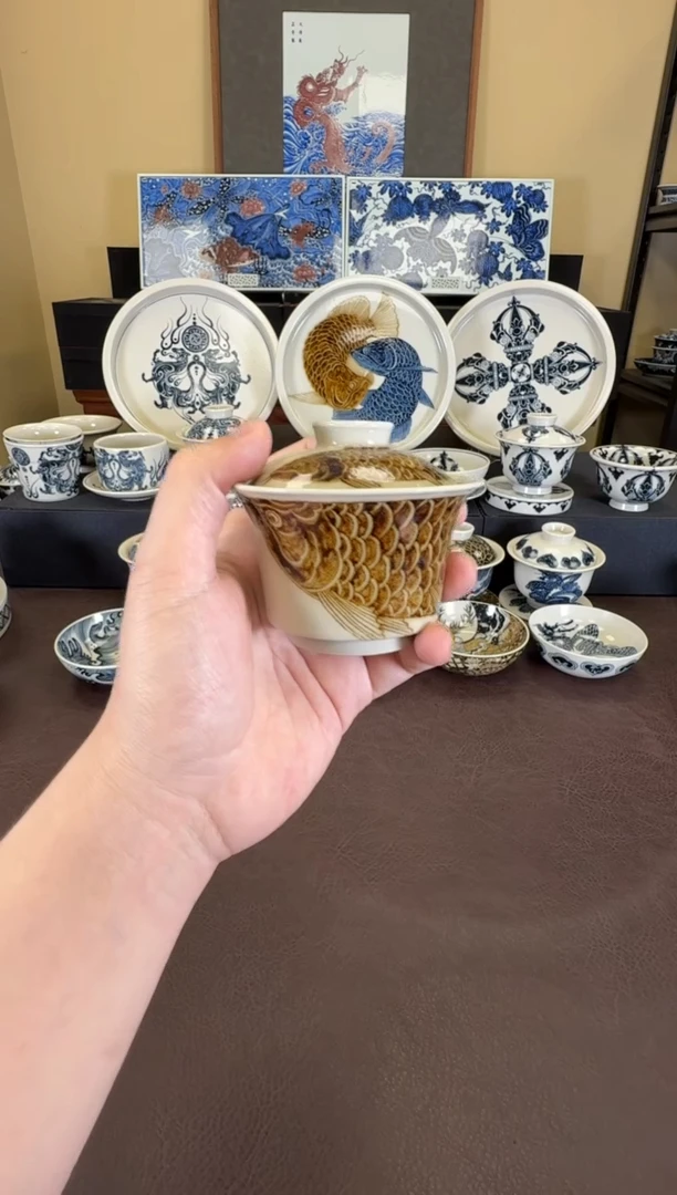 二号釉金龙鱼马蹄盖碗