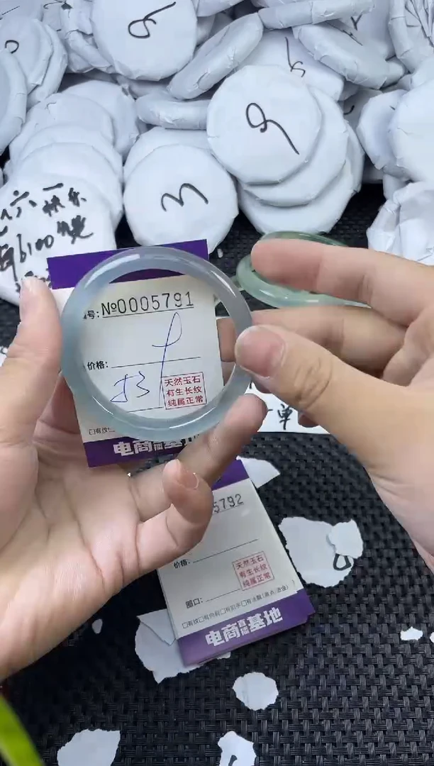 玛瑙/玉髓手镯未镶嵌5791