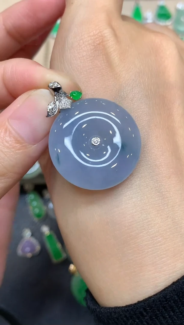 颈饰18K金镶嵌翡翠平安扣【无服务费