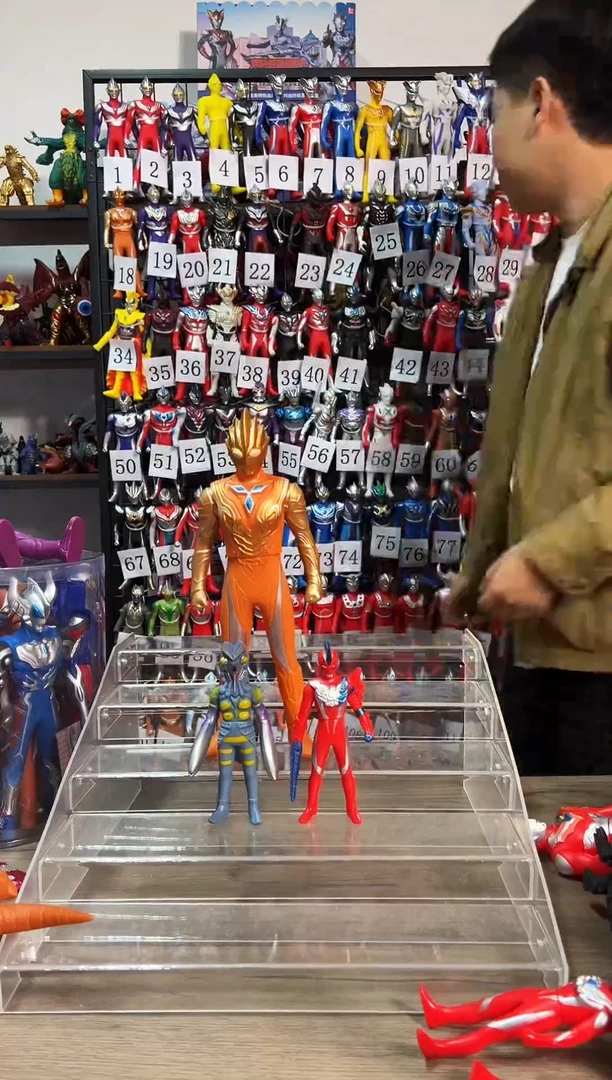 30cm闪耀特利迦+13cm奥美迦青龙+巴尔塔星人