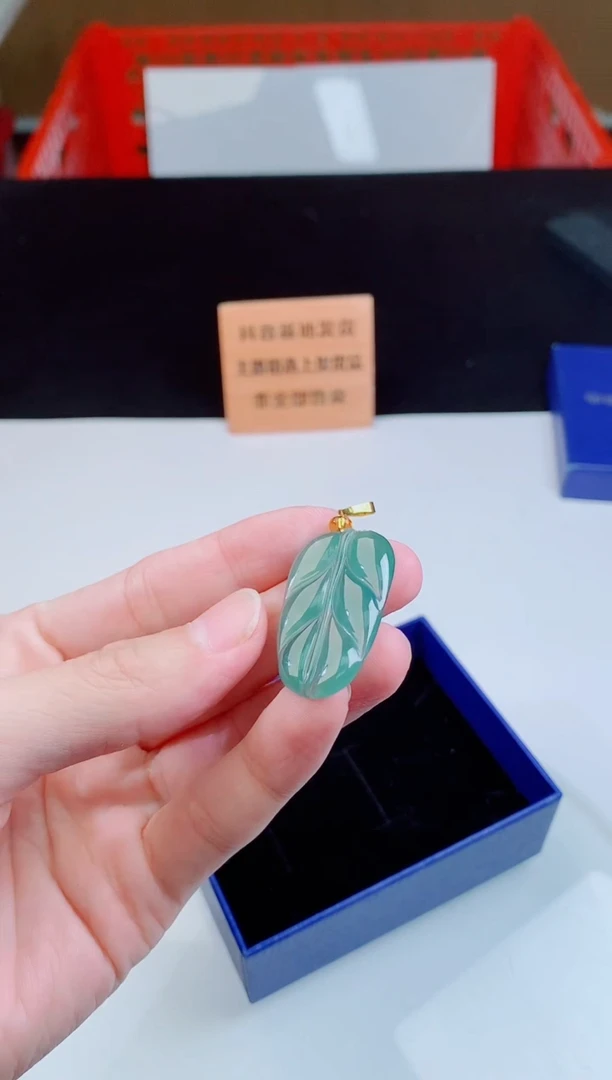 颈饰未镶嵌翡翠   ·