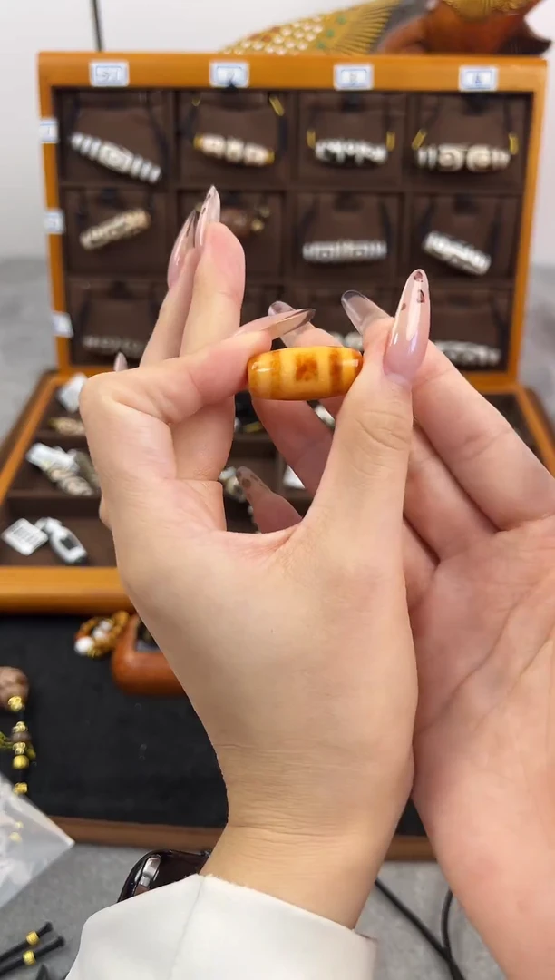 玛瑙/玉髓（覆膜）颈饰未镶嵌46微瑕随机发货